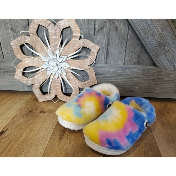 NWOT Crocs CLASSIC FUR SURE Tie Dye Colored Lined Clog Shoes Womens 7 / Mens 5 - Picture 1 of 7